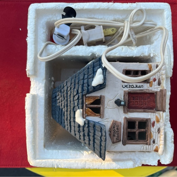 Vintage Heritage Village Porcelain  Candle Shop - Dickens Village Collection - Picture 2 of 8